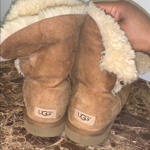 Chestnut Bailey Button